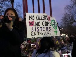 Londra’da ‘kadın cinayeti’ne karşı toplananlara polis müdahalesine sert tepki (6)