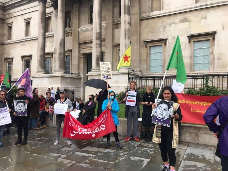 Londra’da kadınlar ‘dayanışma’ eyleminde buluştu Londra’da kadınlar ‘dayanışma’ eyleminde buluştu
