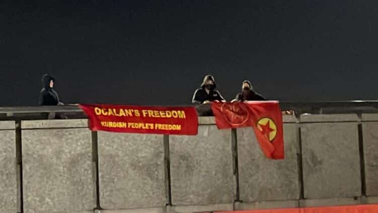 London Bridge’te ‘Öcalan’a özgürlük’ eylemi London Bridge’te ‘Öcalan’a özgürlük’ eylemi