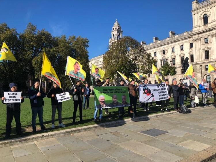 Londra’da ‘kimyasal saldırılar’ protesto edildi Londra’da ‘kimyasal saldırılar’ protesto edildi