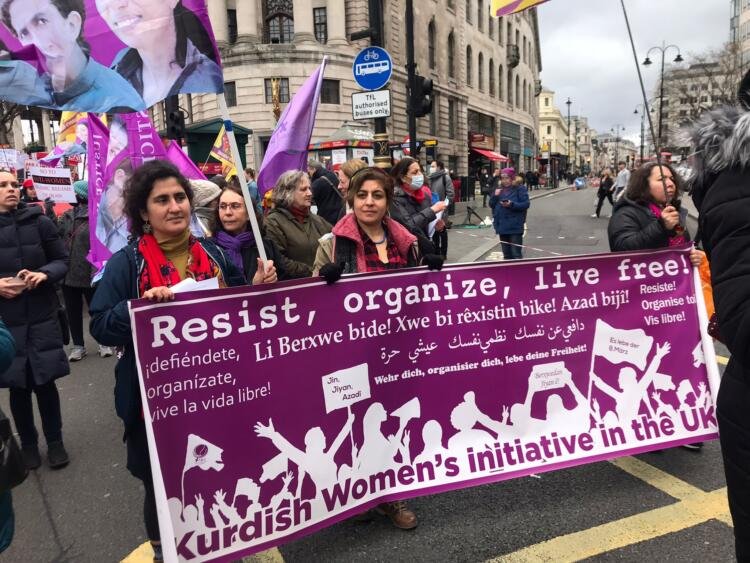 Londra’da kadınlar savaşa, sömürüye, eşitsizliğe karşı isyanda Londra’da kadınlar savaşa, sömürüye, eşitsizliğe karşı isyanda