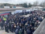 Londra’da depremde hayatını kaybedenler için kitlesel anma