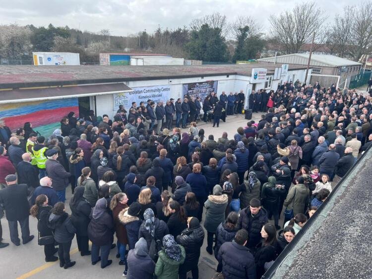 Londra’da depremde hayatını kaybedenler için kitlesel anma Londra’da depremde hayatını kaybedenler için kitlesel anma